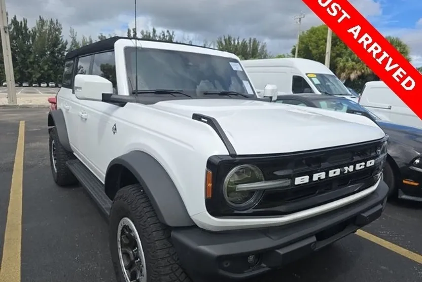 2023 Ford Bronco Outer Banks photo 1