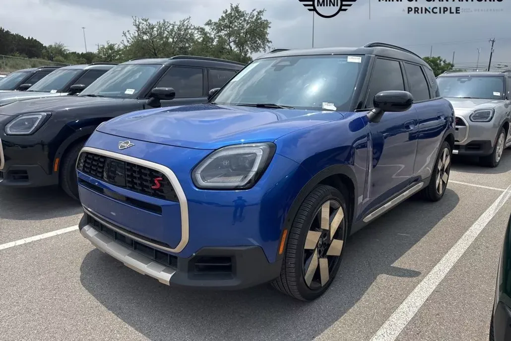 2025 Mini Cooper S ALL4 photo 1