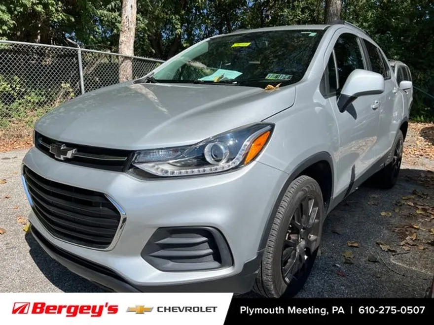 2022 Chevrolet Trax LT photo 1