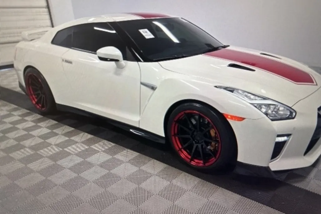 2020 Nissan GT-R Premium photo 1