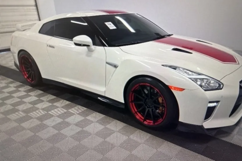 2020 Nissan GT-R Premium photo 1