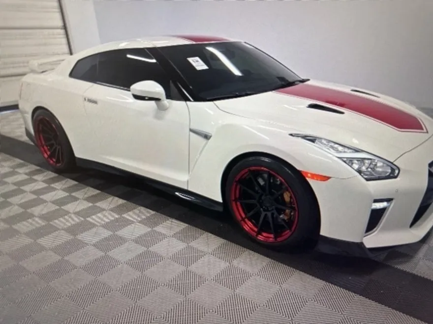 2020 Nissan GT-R Premium photo 1