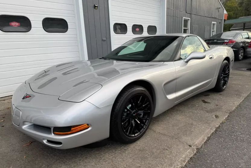 2001 Chevrolet Corvette Base photo 1