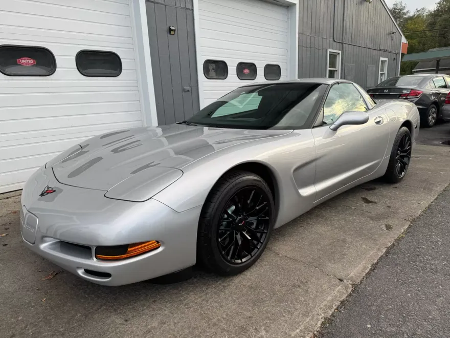2001 Chevrolet Corvette Base photo 1