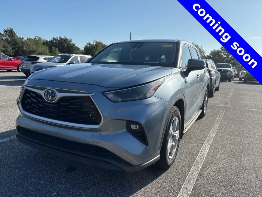 2022 Toyota Highlander Hybrid LE photo 1