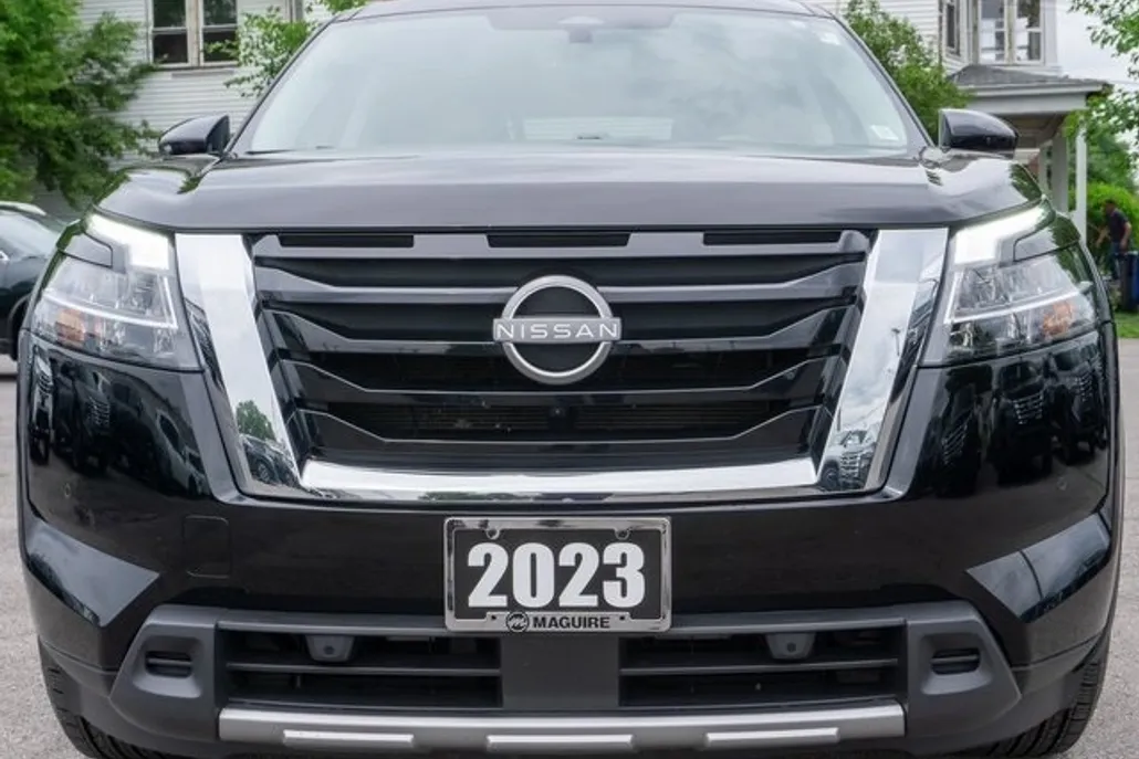 2023 Nissan Pathfinder SL photo 1