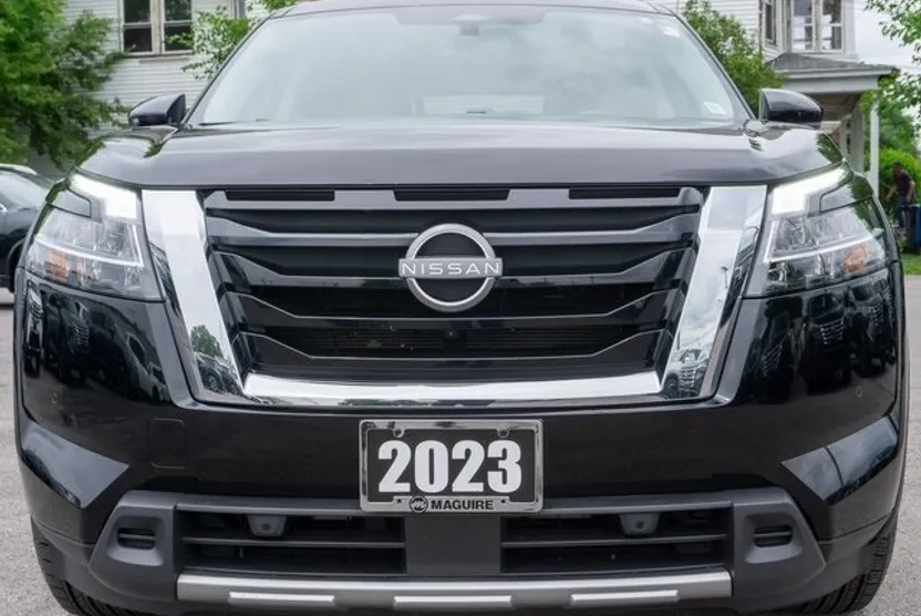 2023 Nissan Pathfinder SL photo 1