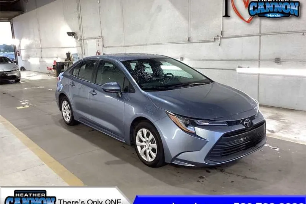 2024 Toyota Corolla LE photo 1