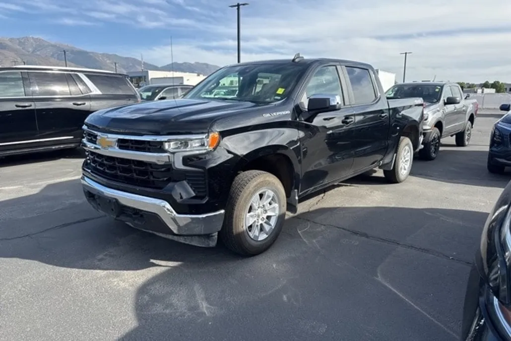 2025 Chevrolet Silverado 1500 LT photo 1