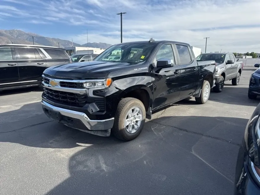 2025 Chevrolet Silverado 1500 LT photo 1