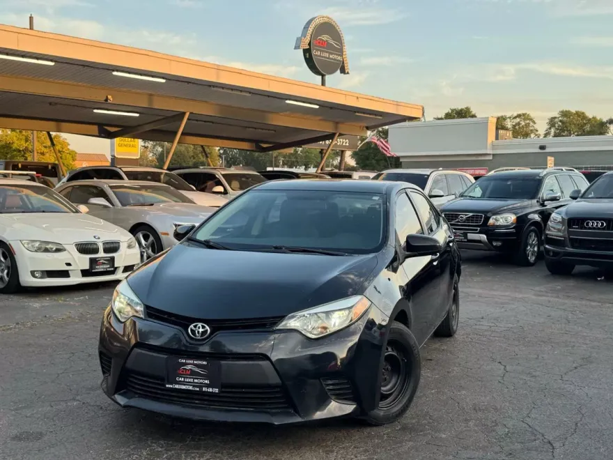 2015 Toyota Corolla L photo 1