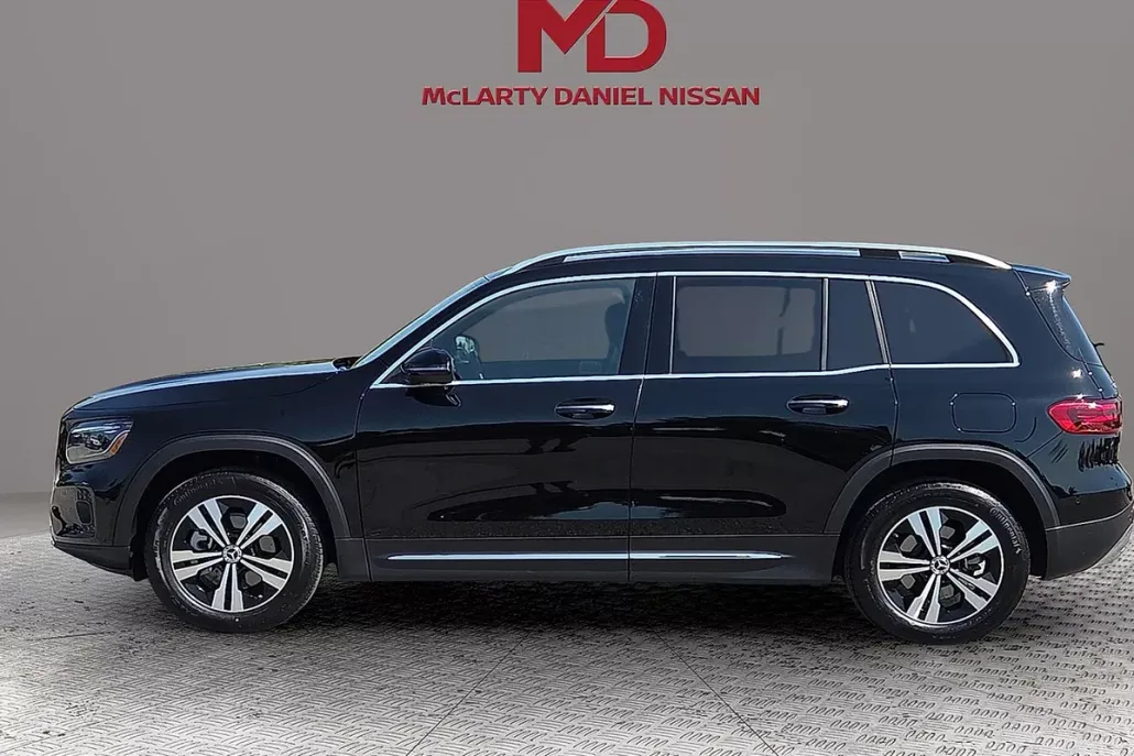 2025 Mercedes Benz GLB 250 4MATIC photo 1