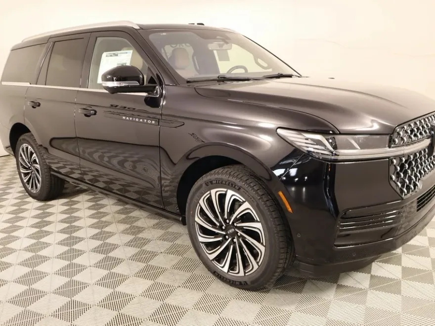 2025 Lincoln Navigator Black Label photo 1