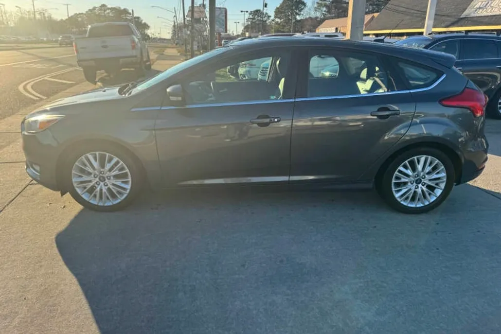 2017 Ford Focus Titanium photo 1