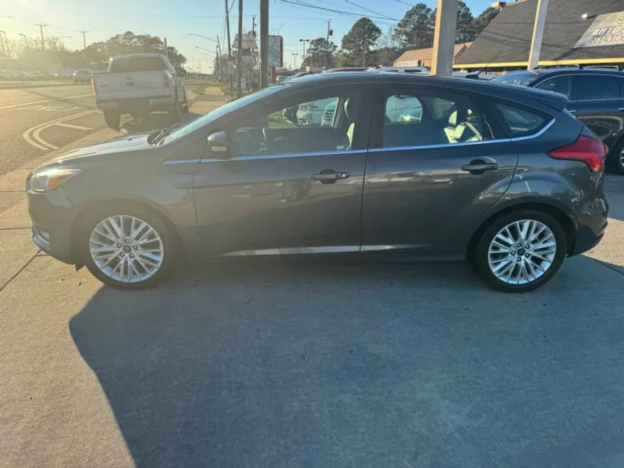 2017 Ford Focus Titanium photo 1