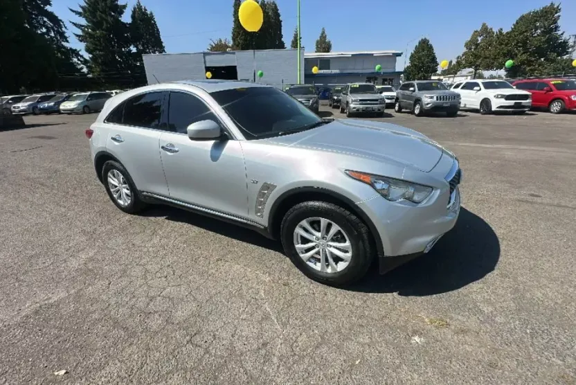 2017 Infiniti QX70 photo 1