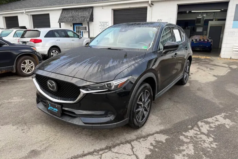 2017 Mazda CX-5 Grand Touring photo 1
