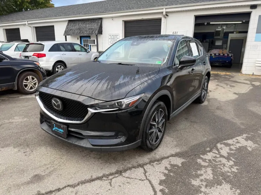 2017 Mazda CX-5 Grand Touring photo 1
