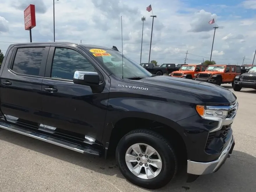 2024 Chevrolet Silverado 1500 LT photo 1
