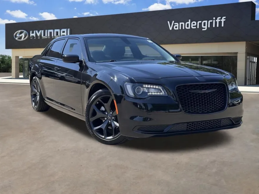 2022 Chrysler 300 Touring photo 1