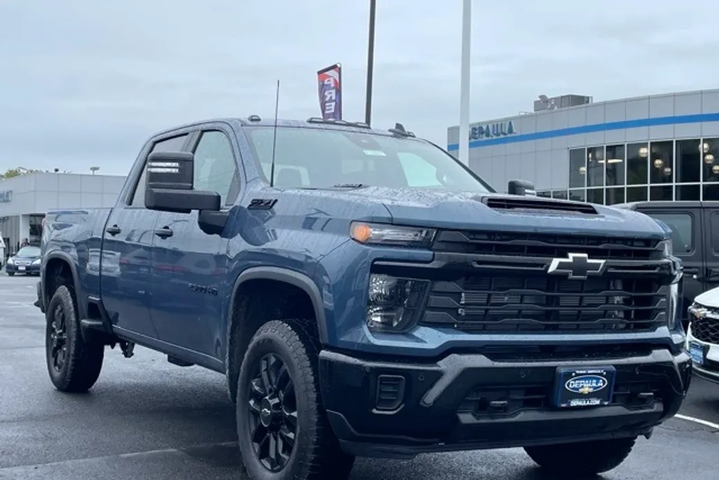 2025 Chevrolet Silverado 2500HD Custom photo 1