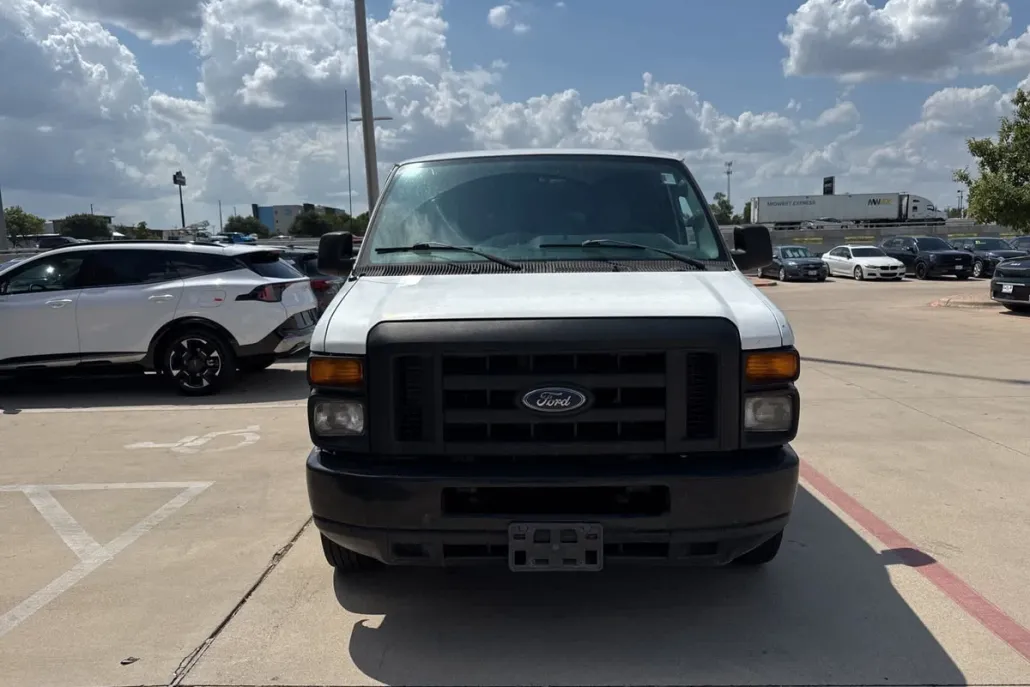 2011 Ford E-150 photo 1