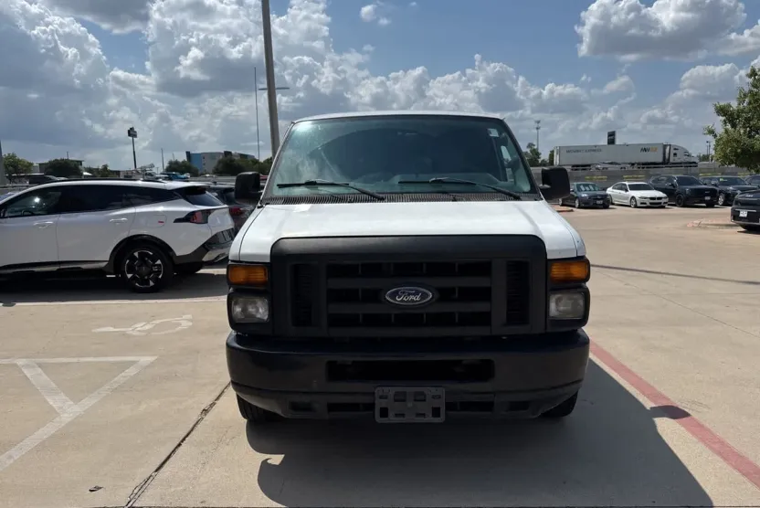 2011 Ford E-150 photo 1