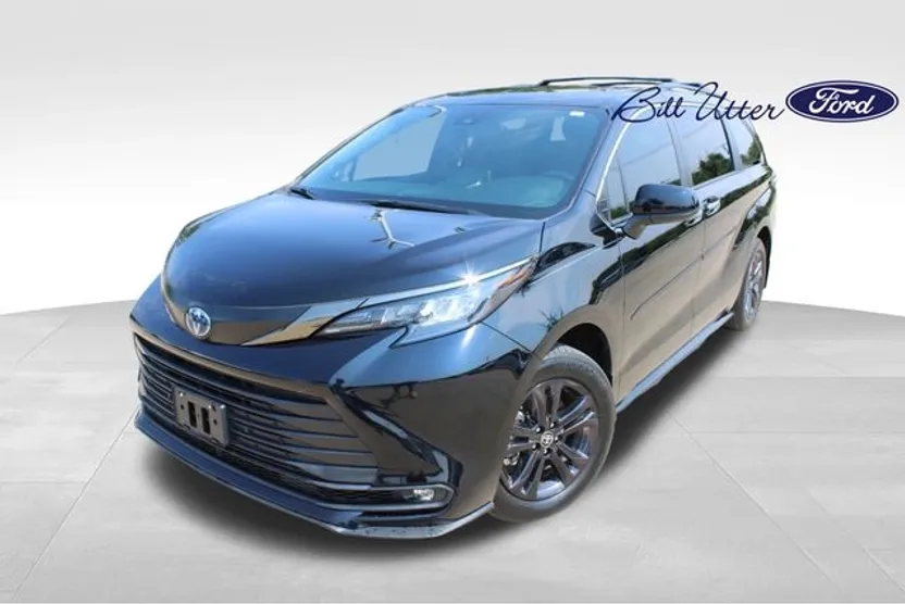 2024 Toyota Sienna Woodland Edition photo 1