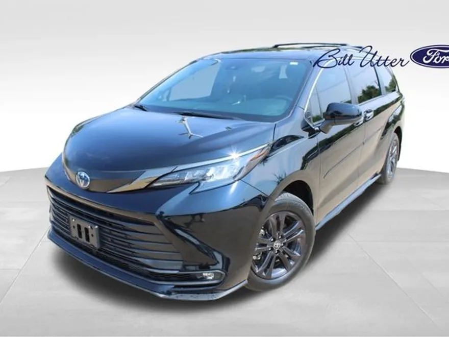 2024 Toyota Sienna Woodland Edition photo 1