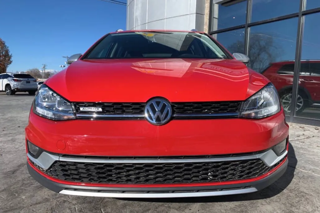2019 Volkswagen Golf Alltrack TSI photo 1