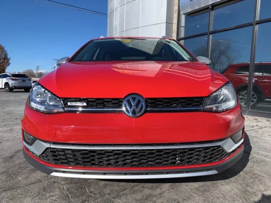 2019 Volkswagen Golf Alltrack TSI photo 1