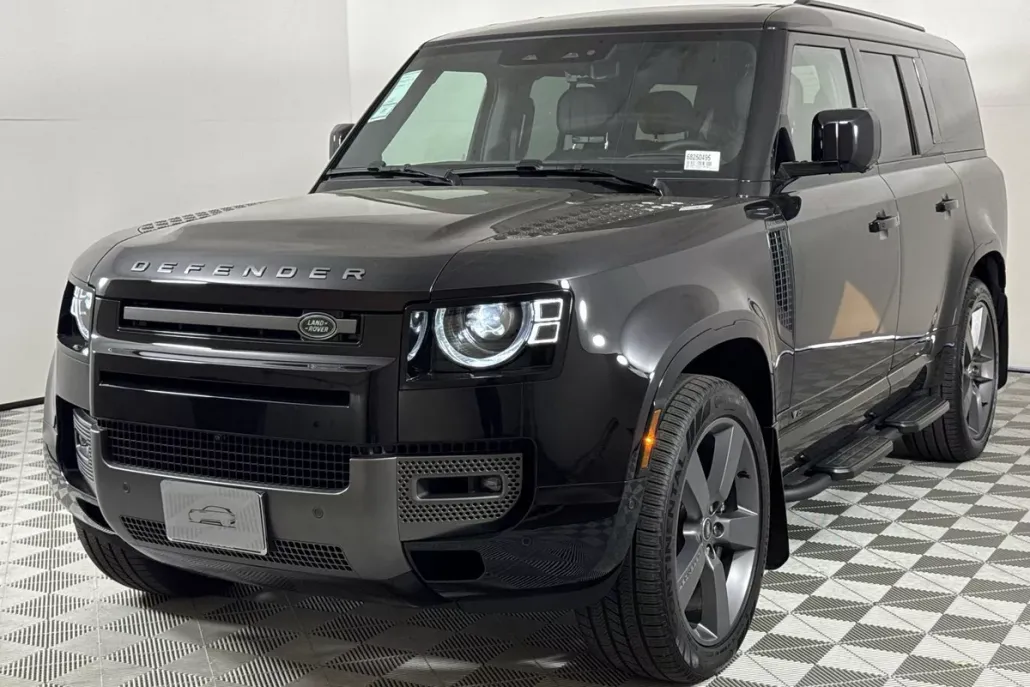 2025 Land Rover Defender 130 V8 photo 1