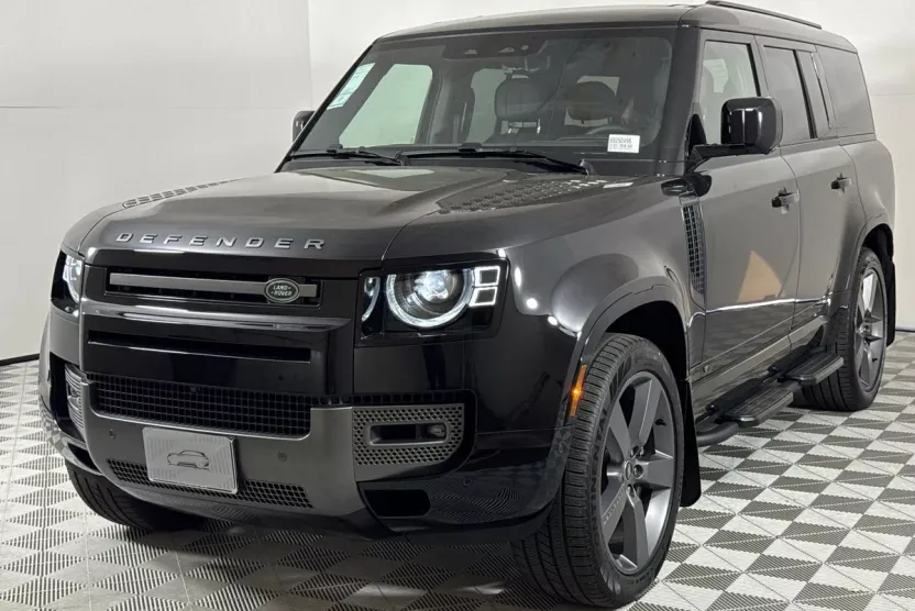 2025 Land Rover Defender 130 V8 photo 1