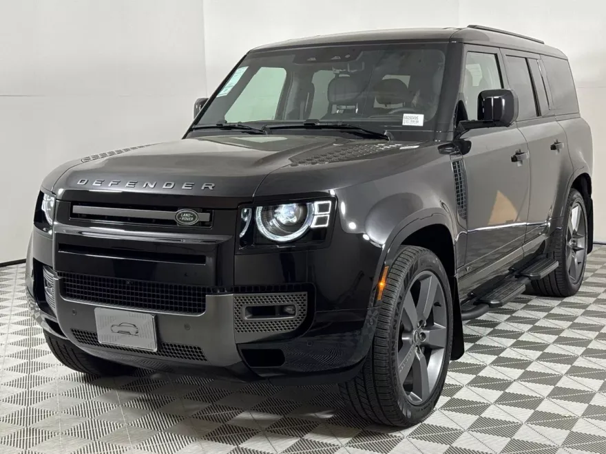 2025 Land Rover Defender 130 V8 photo 1