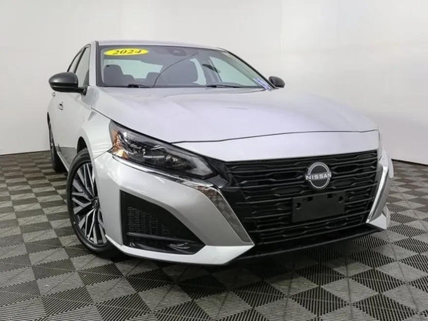 2024 Nissan Altima 2.5 SV photo 1