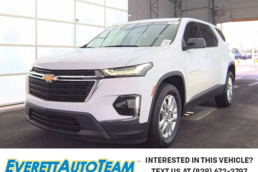 2023 Chevrolet Traverse LS photo 1