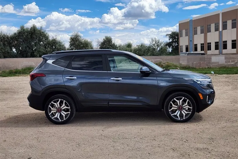 2023 Kia Seltos SX photo 1