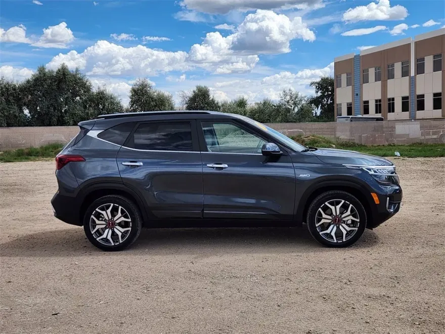 2023 Kia Seltos SX photo 1