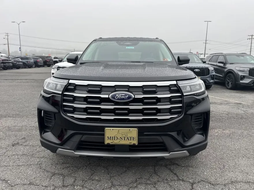 2025 Ford Explorer photo 1