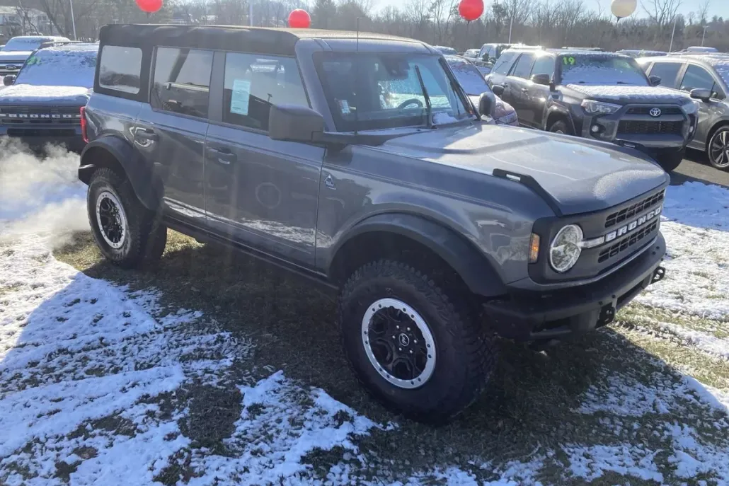 2024 Ford Bronco Black Diamond photo 1