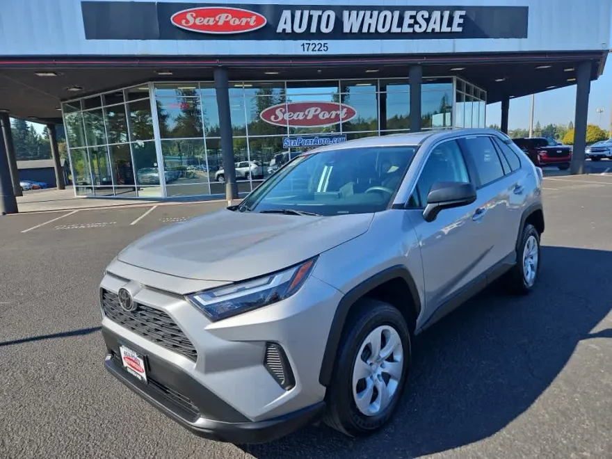 2024 Toyota RAV4 LE photo 1