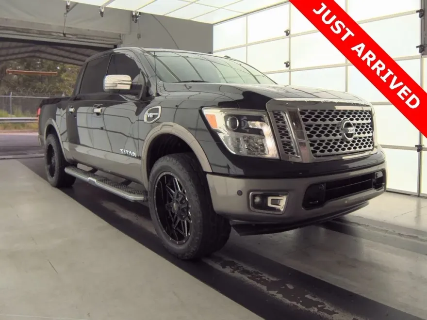2017 Nissan Titan Platinum Reserve photo 1