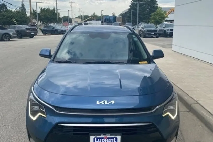 2024 Kia Niro Plug-In Hybrid SX photo 1