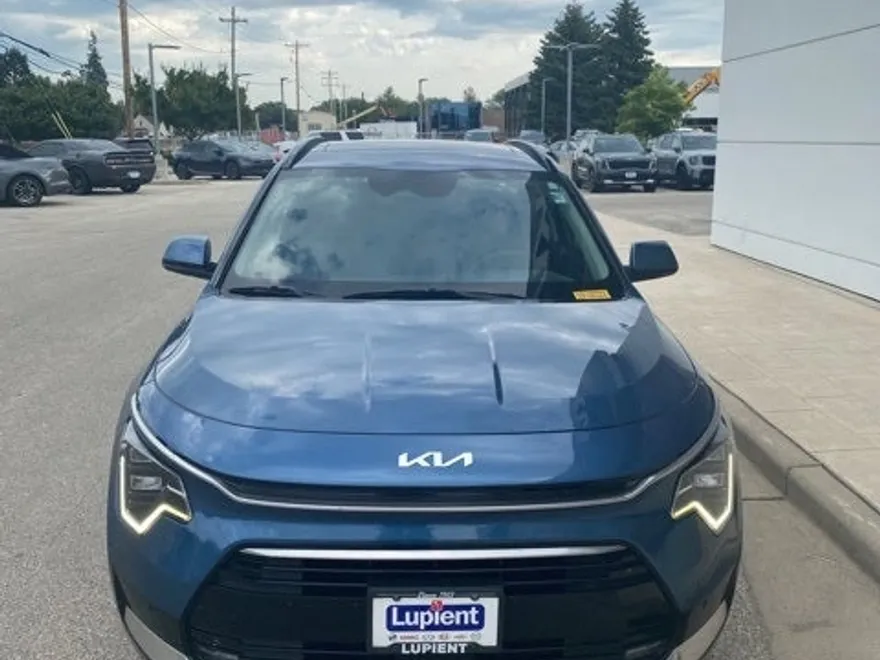 2024 Kia Niro Plug-In Hybrid SX photo 1