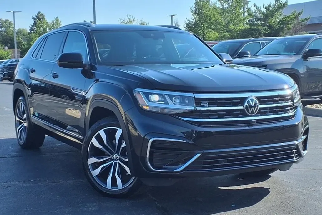 2022 Volkswagen Atlas Cross Sport V6 SEL Premium R-Line photo 1
