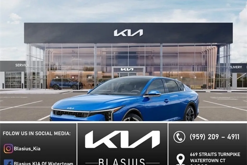 2025 Kia K4 GT-Line photo 1