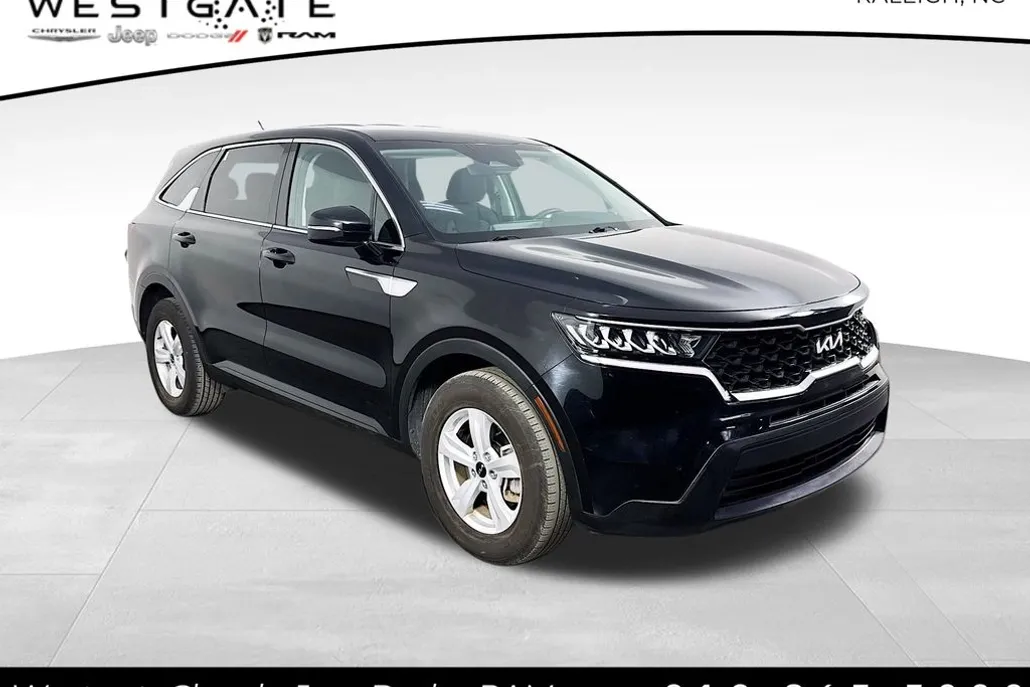 2023 Kia Sorento LX photo 1