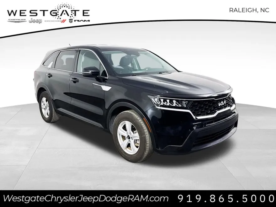 2023 Kia Sorento LX photo 1