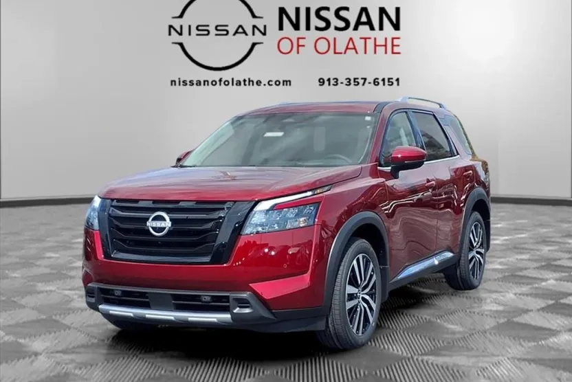 2025 Nissan Pathfinder Platinum photo 1