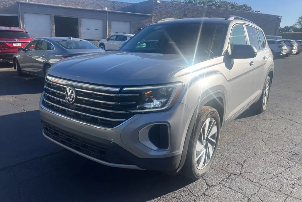 2025 Volkswagen Atlas SE Technology photo 1
